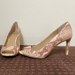 ANN TAYLOR python peep toe pumps. Heel size 5inches